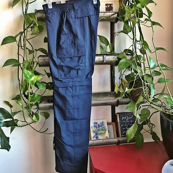 Last pair! Convertible pants with sunblock - Picture 5 of 15
